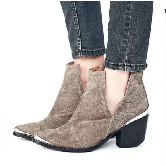 Jeffrey Campbell Cromwell pointed toe Ankle Bootie suede snake embossed 10 - Picture 3 of 16